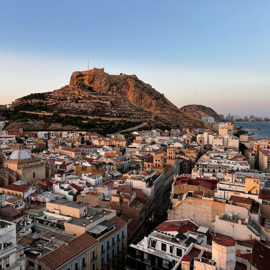 Historic Costa Blanca old town street, perfect for Canadians moving to Alicante